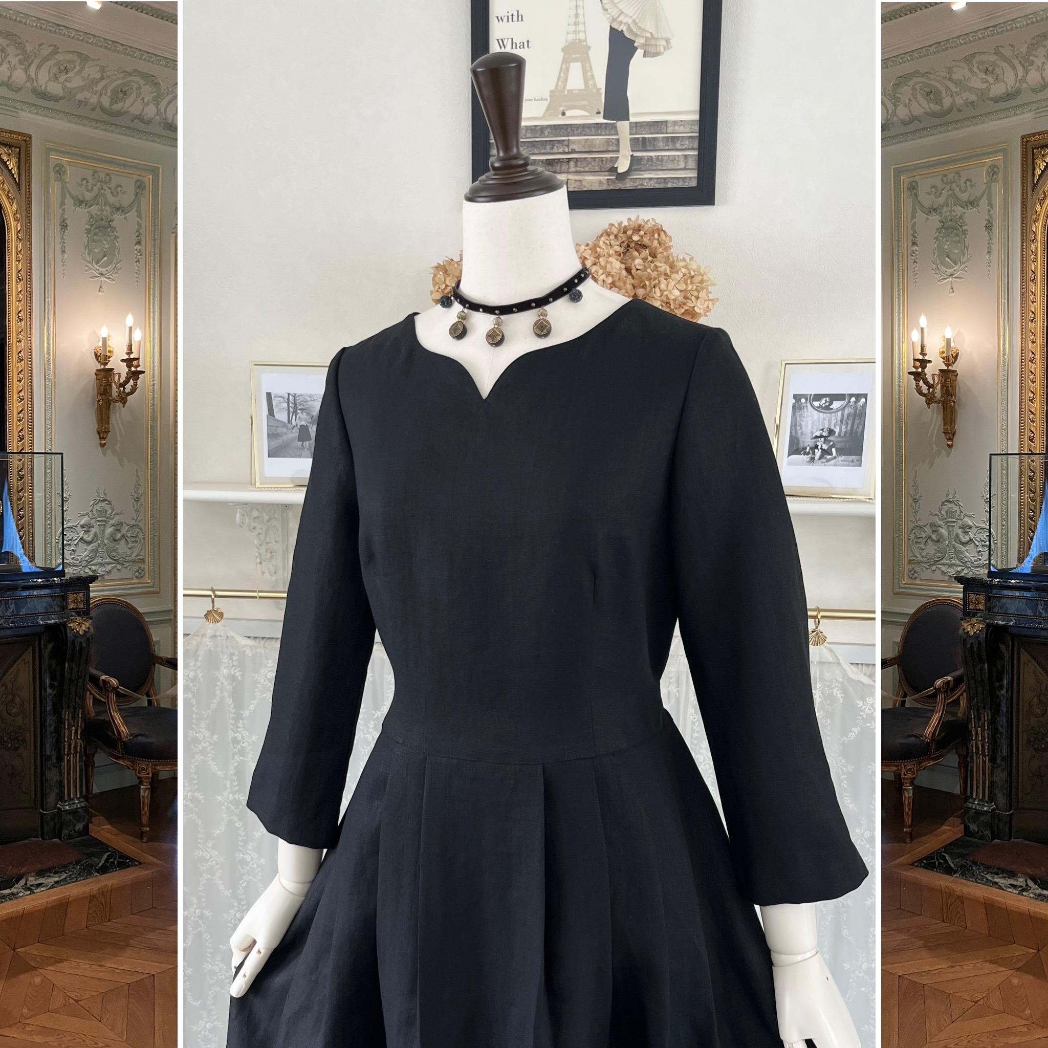 黒リネンのエレガントなワンピース『 アンリエット・HSN』ブラック・ローウエスト・タック・ウエストリボン・セレモニー | 2枚目