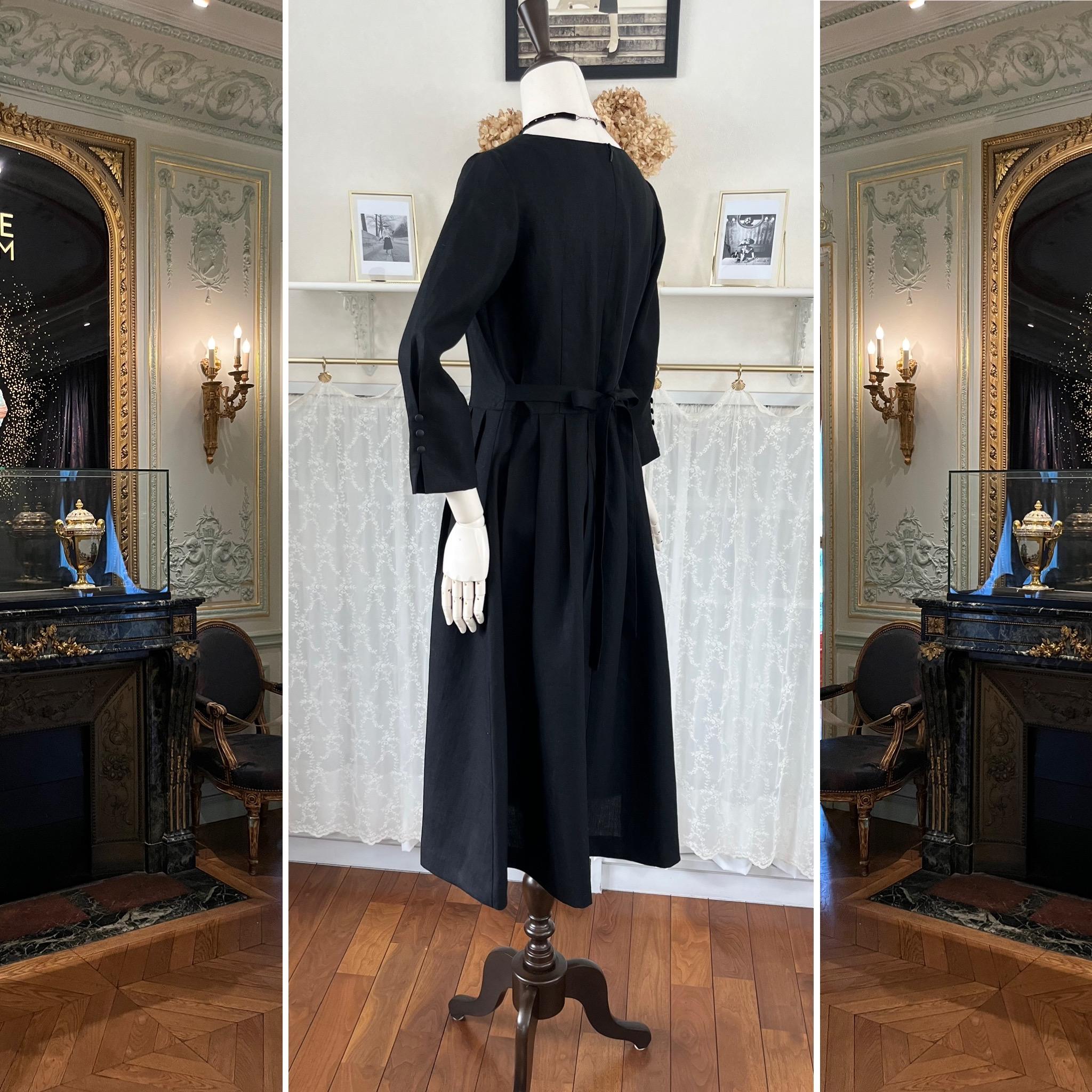 黒リネンのエレガントなワンピース『 アンリエット・HSN』ブラック・ローウエスト・タック・ウエストリボン・セレモニー | 4枚目