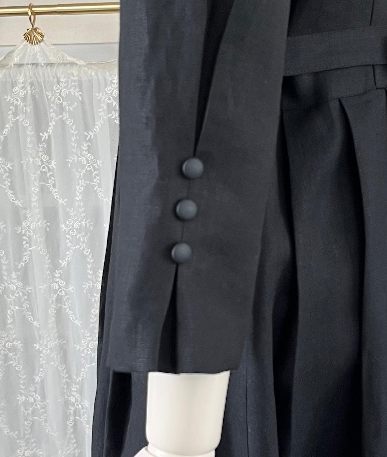 黒リネンのエレガントなワンピース『 アンリエット・HSN』ブラック・ローウエスト・タック・ウエストリボン・セレモニー | 8枚目