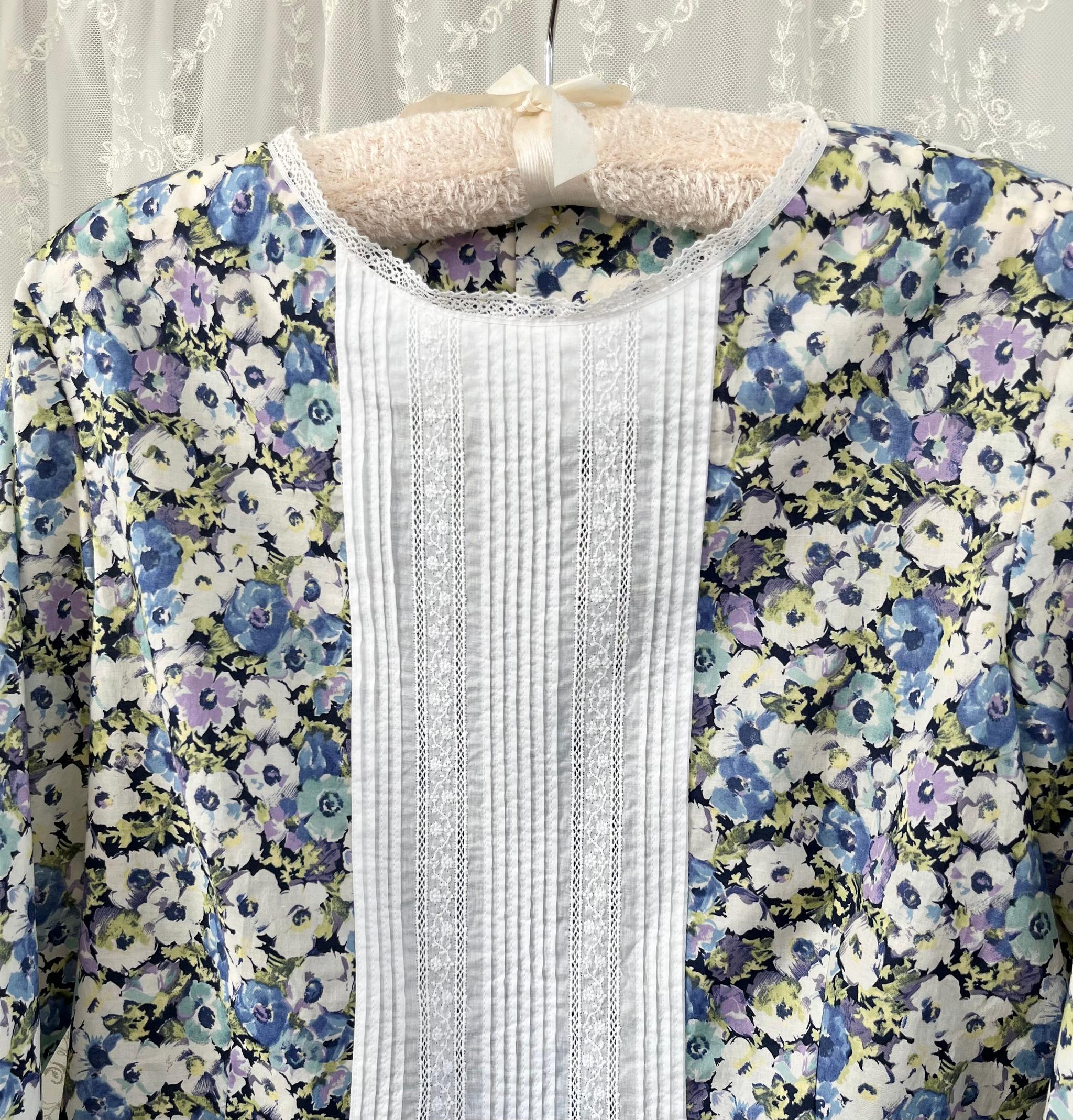 ピンタック&レース+パンジー柄のコットンブラウス『春の花柄ブラウス・クラシカル・ビオラ・スミレ・1点のみ』 | 2枚目