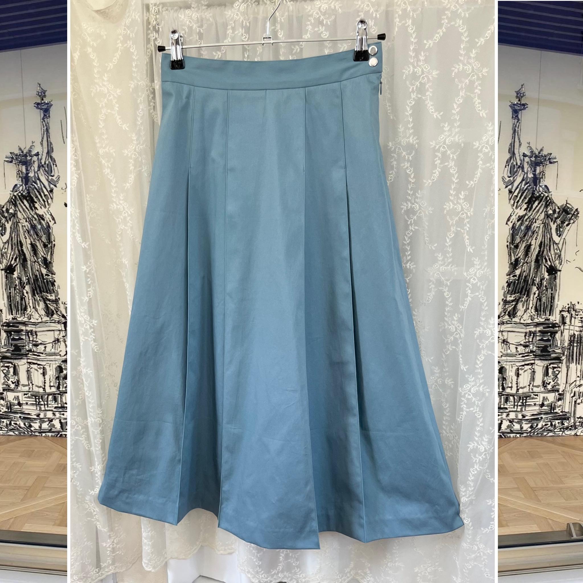 コットン・スモーキーブルーのタックスカート『Aライン・後ろゴム・くすみカラー・ニュアンスカラー』