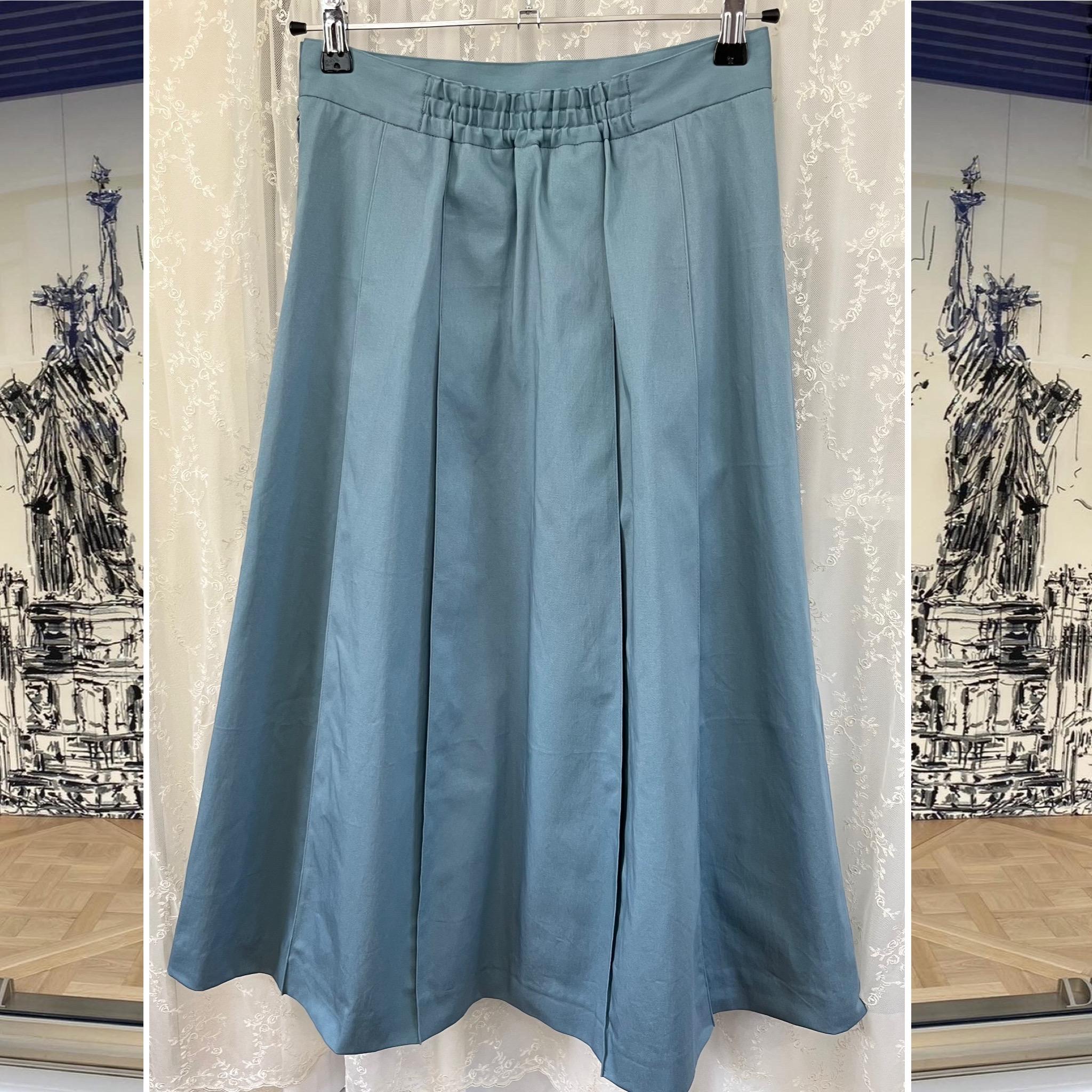 コットン・スモーキーブルーのタックスカート『Aライン・後ろゴム・くすみカラー・ニュアンスカラー』 | 2枚目