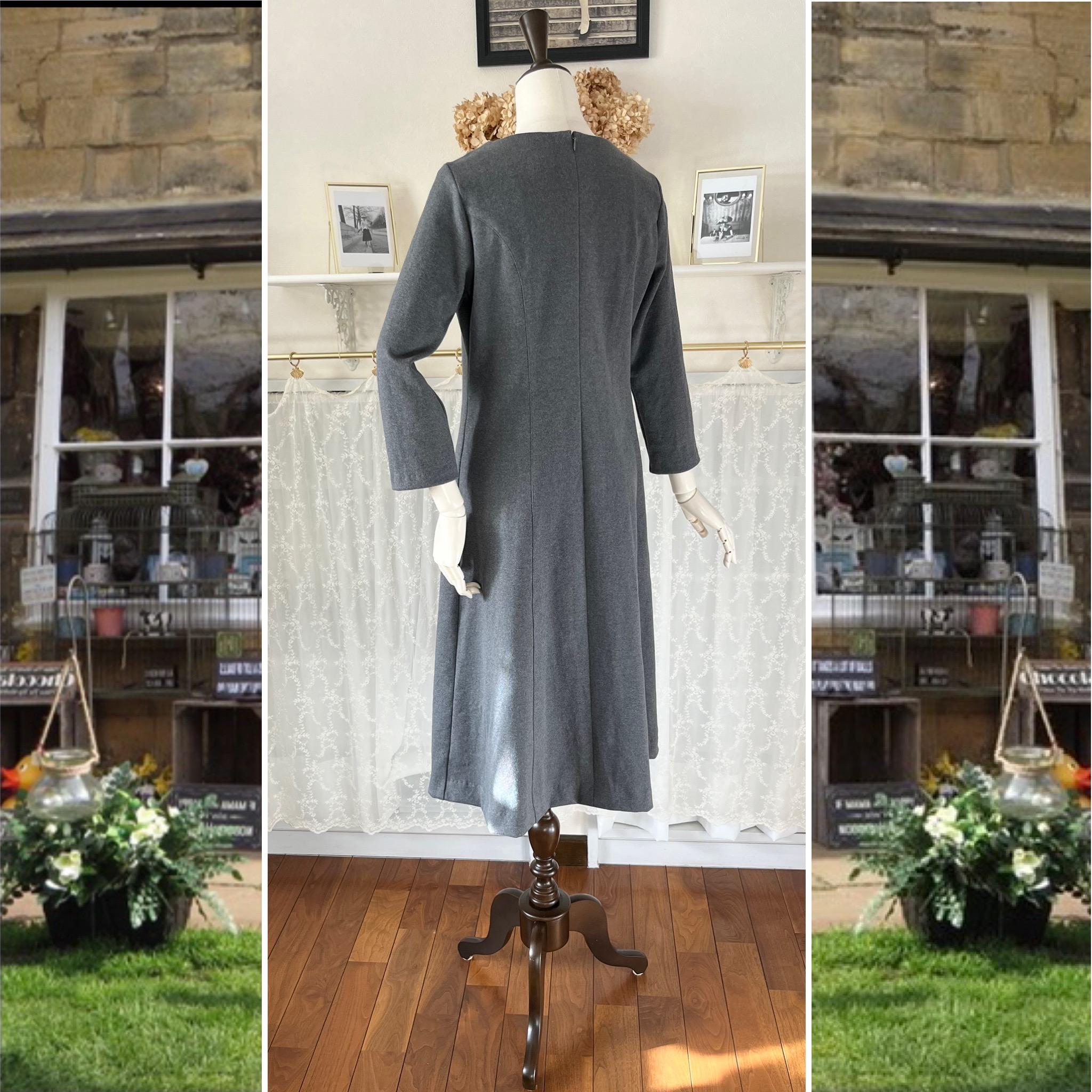 綿混ニット・ダークグレーのセミフレアワンピース『ボートネック・七分袖・スリット・ウエストゆったり・VL041』 | 6枚目