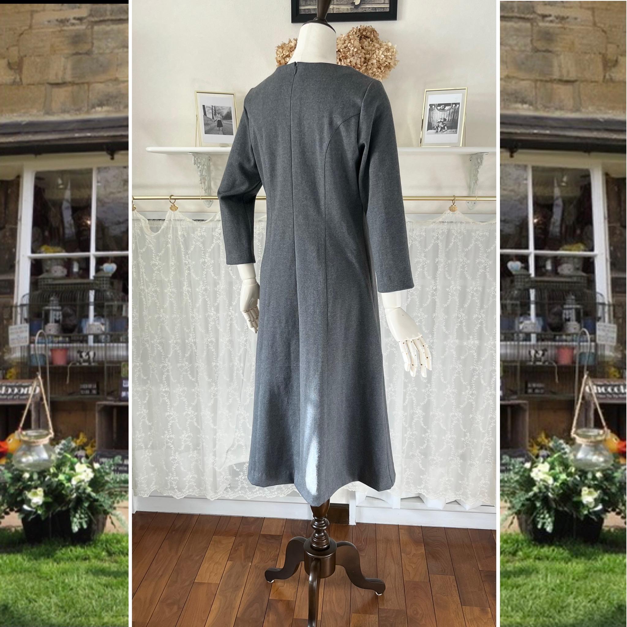 綿混ニット・ダークグレーのセミフレアワンピース『ボートネック・七分袖・スリット・ウエストゆったり・VL041』 | 8枚目